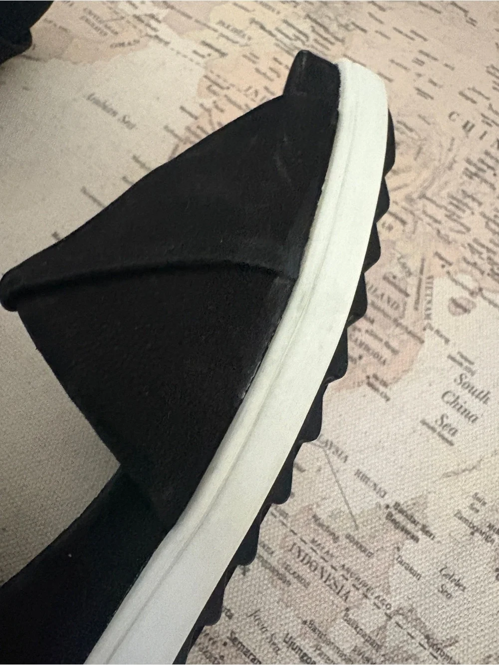 EILEEN FISHER Viv Tumbled Nubuck Wedge Sandal Size 9 NWOB Black